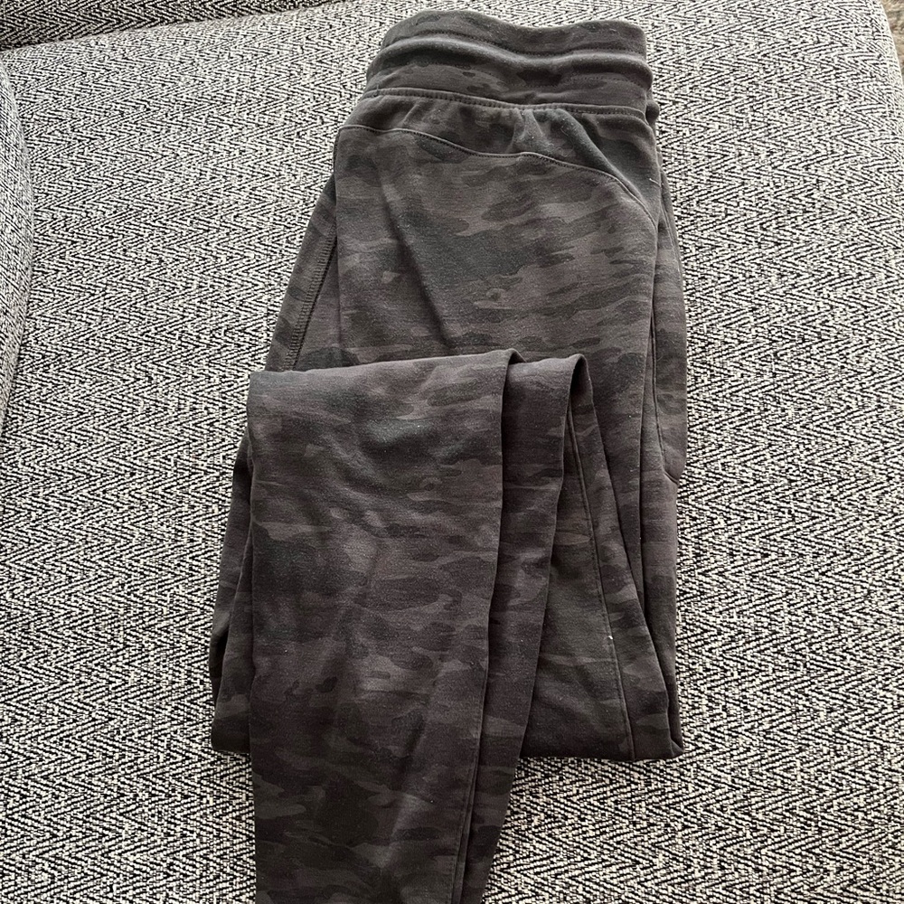 Medium Alphalete camo joggers